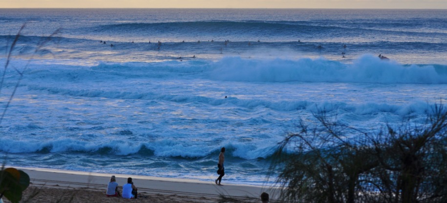 Watch the Surf at Pipeline